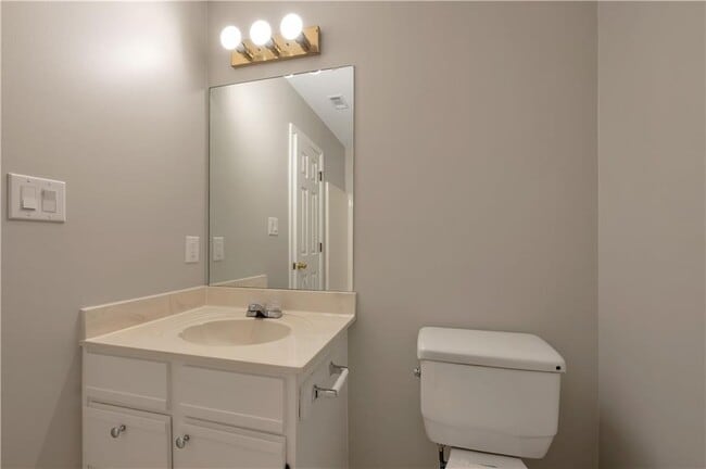 Building Photo - 2195 Fairways Ct