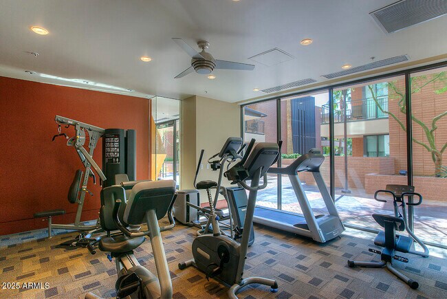 Building Photo - 208 W Portland St