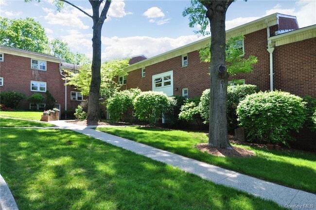 Building Photo - 140 N Broadway