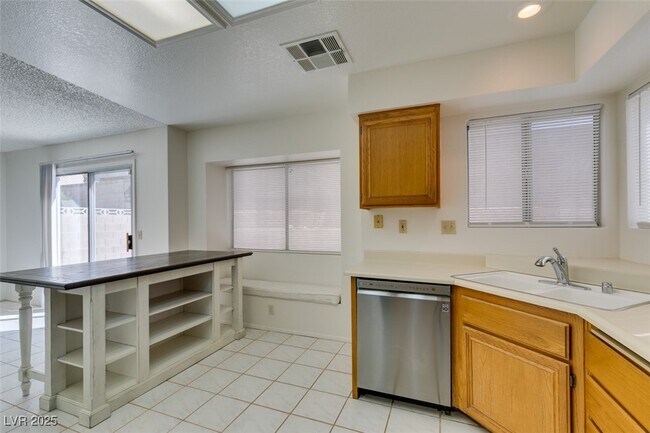 Building Photo - 1101 E Adelman Dr