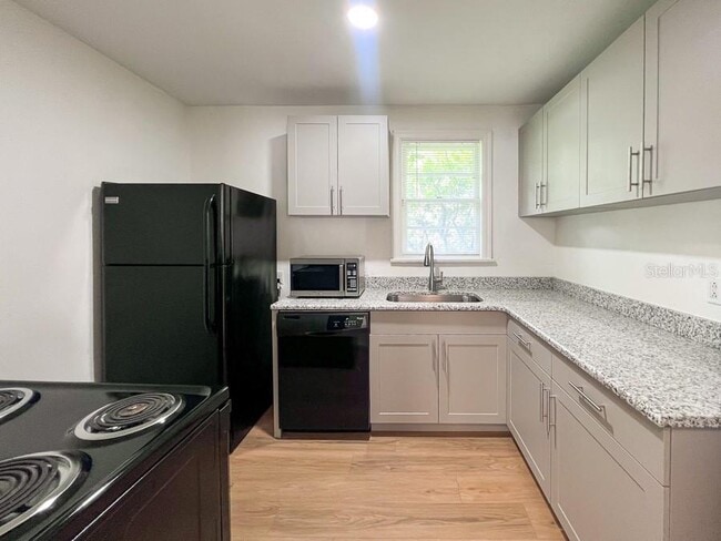 Building Photo - 1124 NW 4th Ave