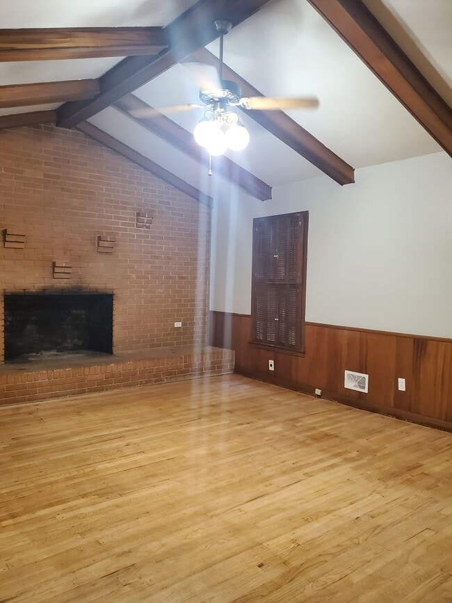 Building Photo - 218 Brookwood Dr