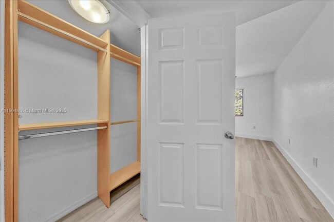 Building Photo - 2516 Centergate Dr