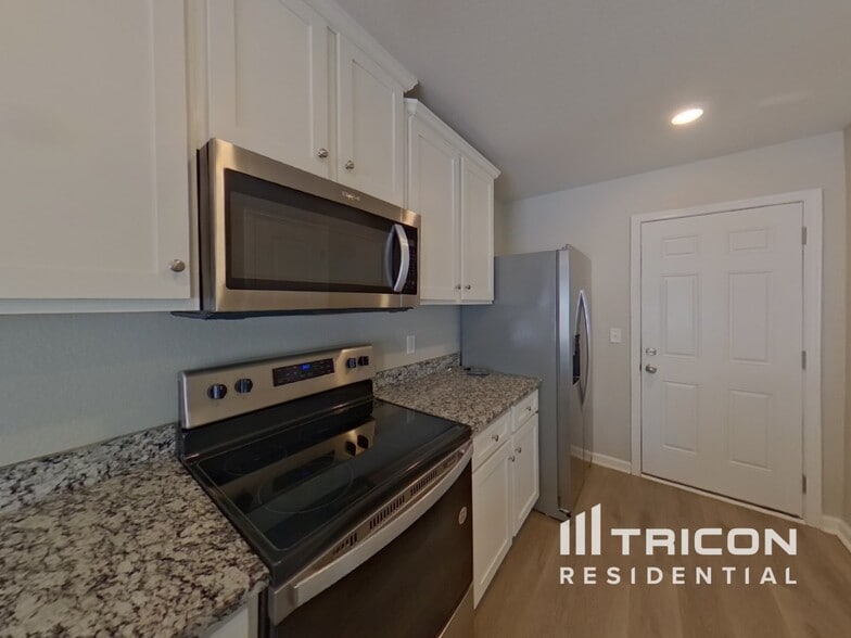 Building Photo - 2124 Southlea Dr