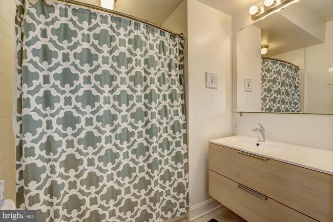 Building Photo - 4114 New Hampshire Ave NW