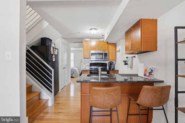 Building Photo - 520 S 4th St