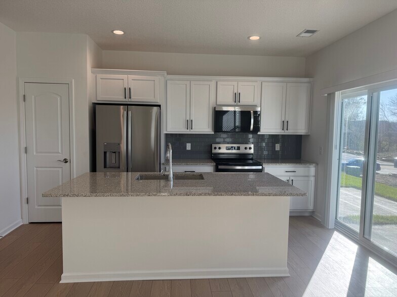 Building Photo - 5894 Butterfield Ct