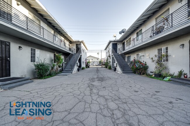 Building Photo - 14759 1/2 Vanowen-4B