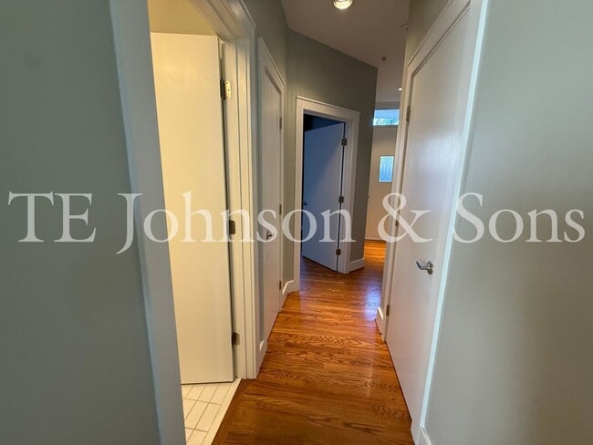 Building Photo - Modern Three Level Townhome in the Heart of Winston Salem