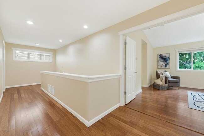 Building Photo - Updated 4 bedroom house on quite cul-de-sac