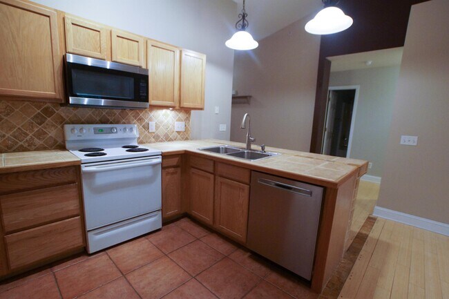Building Photo - 2900 Trailwood Pines Ln