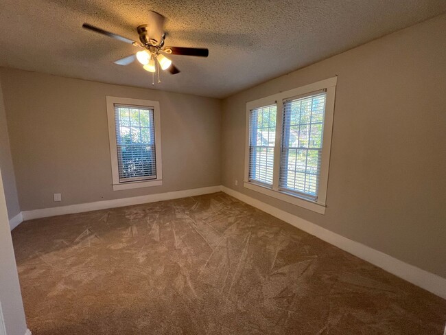 Building Photo - 2 bed 1 bath in Huntsville AL