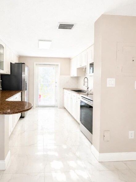 Building Photo - 6350 W 22nd Ct