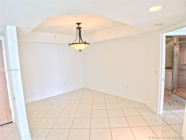 Building Photo - 16400 Collins Ave