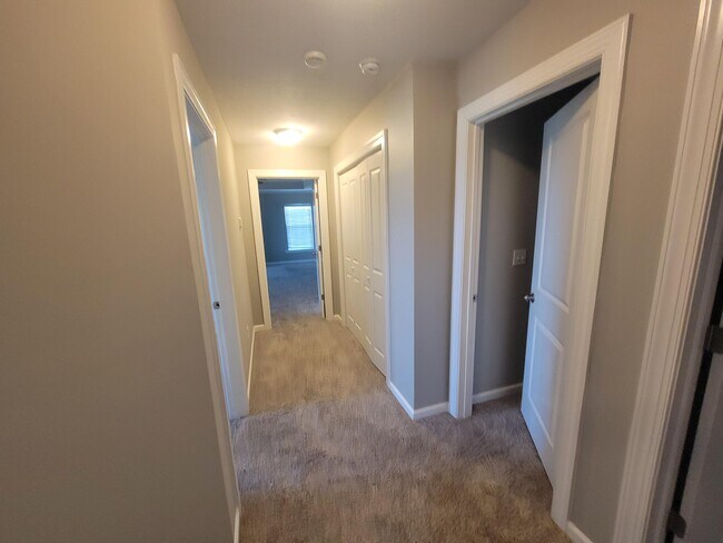 Building Photo - 1733 Ethan Way