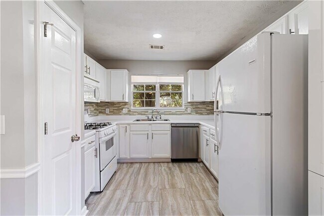 Building Photo - 973 Ashwood Green Ct