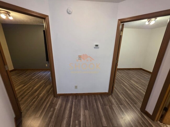 Building Photo - 3BR/2BA in East Side Lexington Farms!