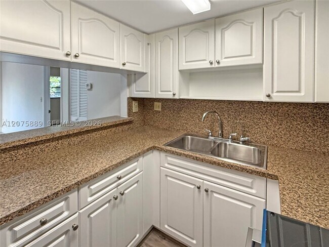 Building Photo - 995 SW 84th Ave
