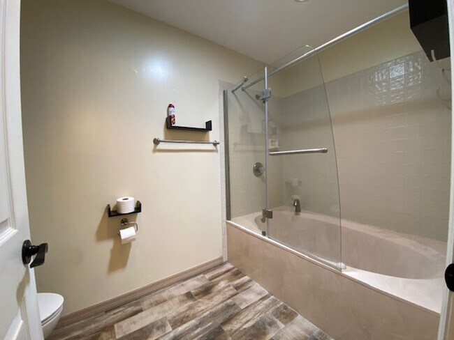 Building Photo - The Oaks of Leesburg - Ask about a Move In Special