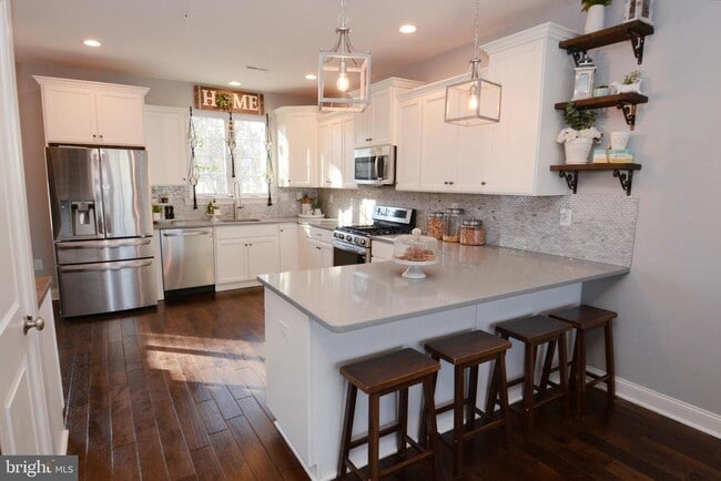 Building Photo - 326 W Hamlin Ave