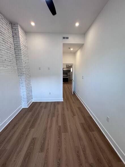 Building Photo - 647 N 16th St