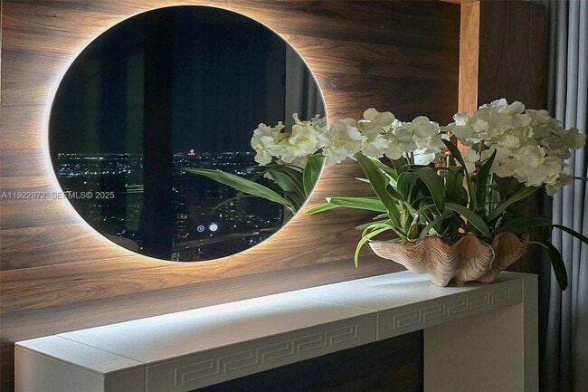 Building Photo - 18555 Collins Ave