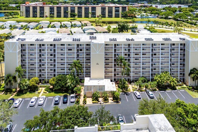 Building Photo - 7290 Kinghurst Dr