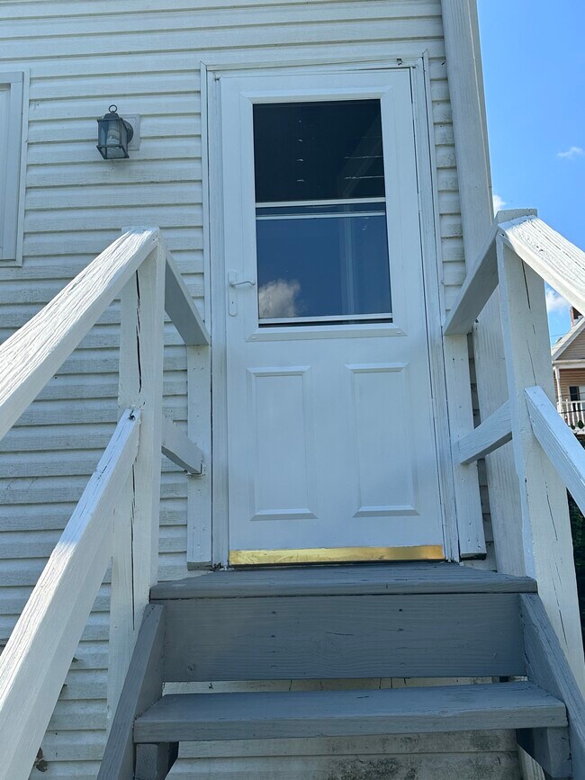 Building Photo - 813 10th St