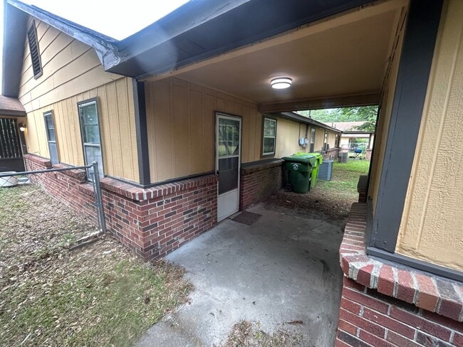 Building Photo - 7513 Mountainbrook Dr