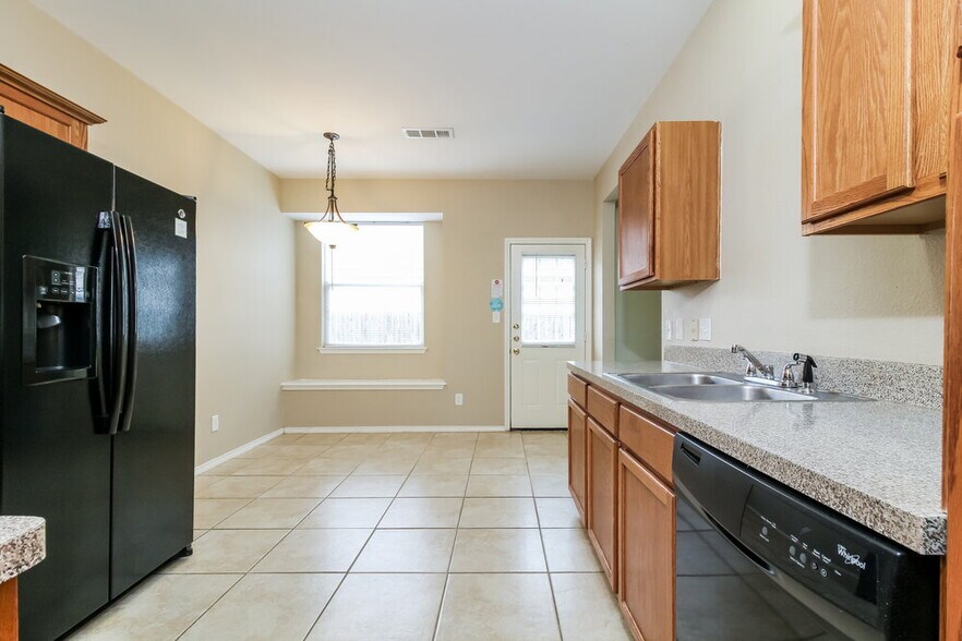 Building Photo - 2321 Wildwood Ln