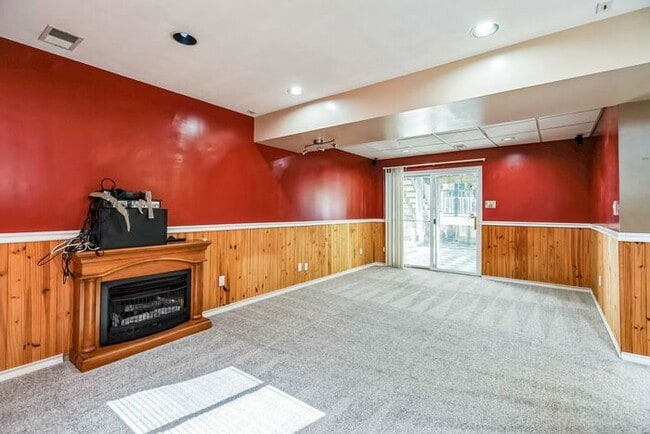 Building Photo - 12100 Silver Maple Dr