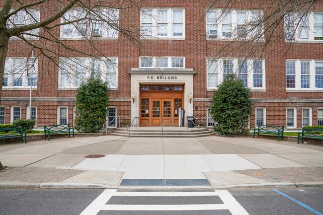 Building Photo - 319 Wagner Ave