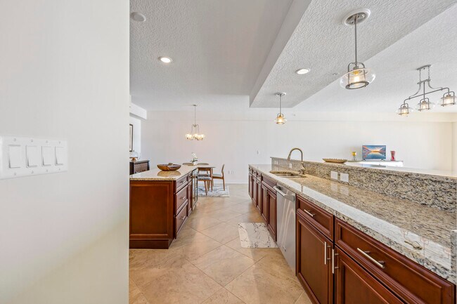 Building Photo - 1045 Jimmy Buffett Mem Hwy