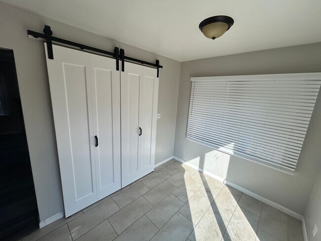 Building Photo - 2 Bedroom/1 Bath Home Stockton Ca