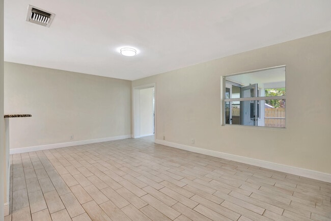 Building Photo - 713 Gumtree Rd