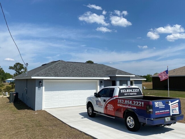 Building Photo - Custom Home - Desirable SE Ocala Neighborh...