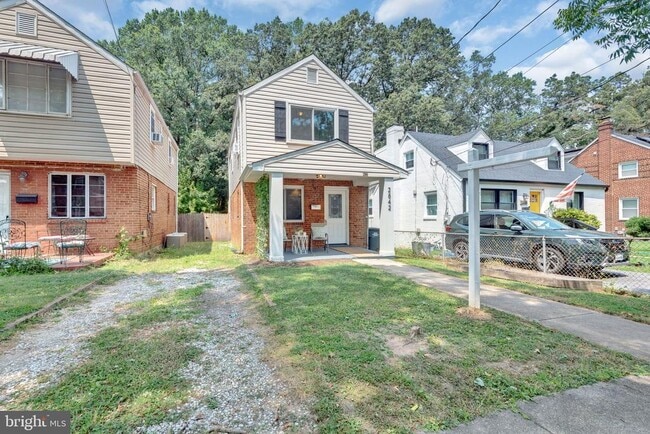 Building Photo - 2842 30th St NE