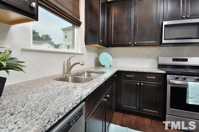 Building Photo - 1108 Finch Ct