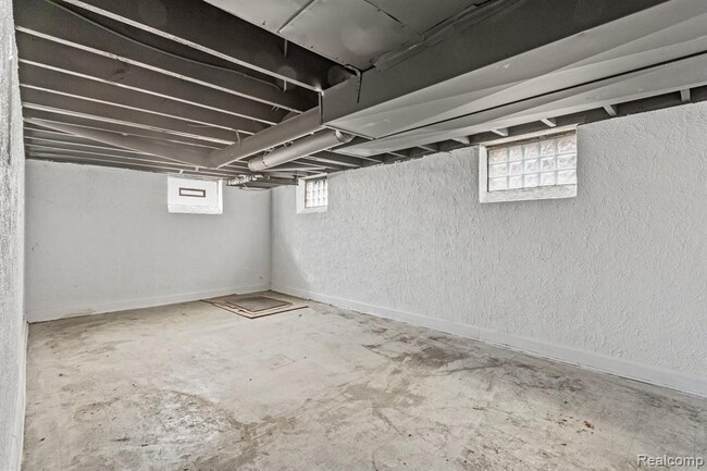 Building Photo - 16509 Northlawn St