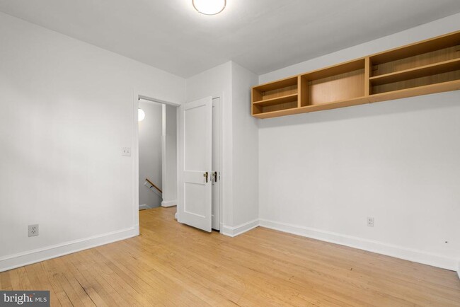 Building Photo - 11 E Rosemont Ave