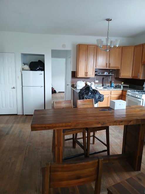 Building Photo - 3022 W Wilson Ave