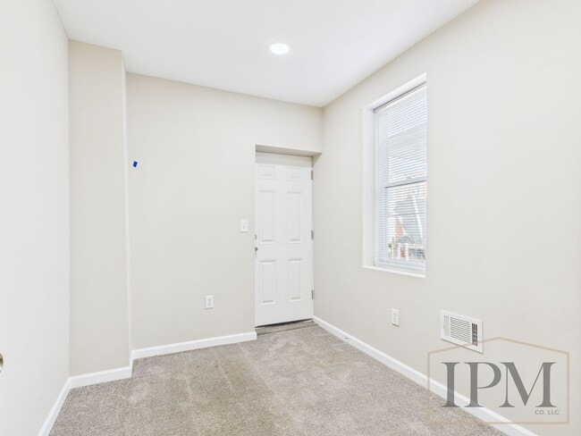 Building Photo - Available Now - Charming 3 Bedroom, 2 Bath...