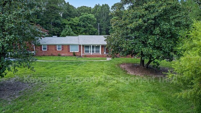 Building Photo - 5108 Lakeshore Ct