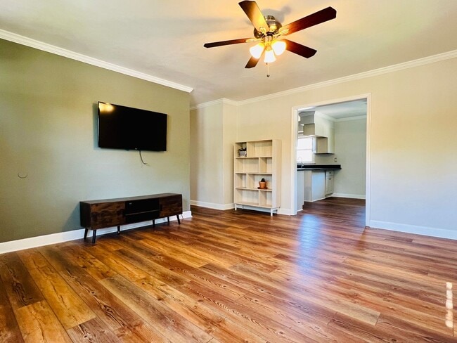 Building Photo - Charming Rancher in the Heart of Colonial Place