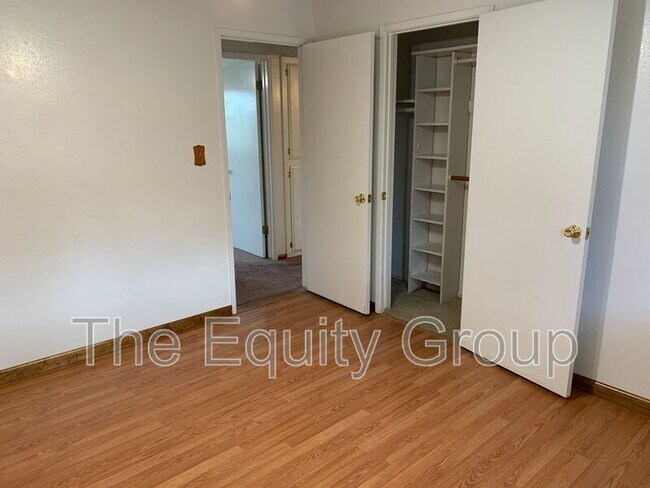 Building Photo - 2921 W Country Ave