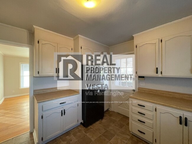 Building Photo - 7162 Everett Dr