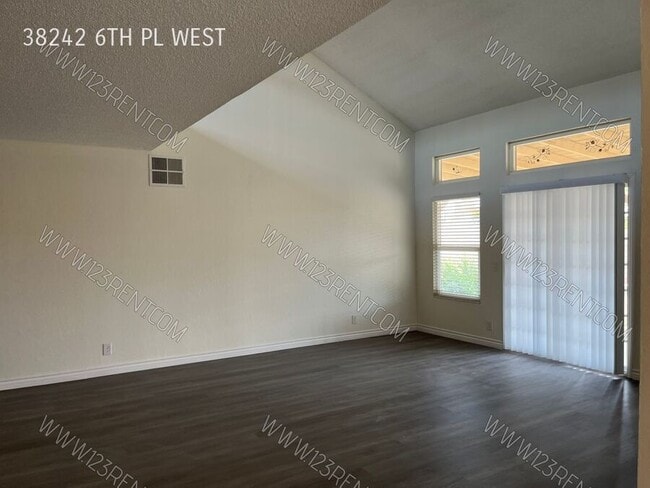 Building Photo - 38242 6th Pl W