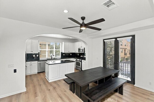 Building Photo - 4433 Owens St