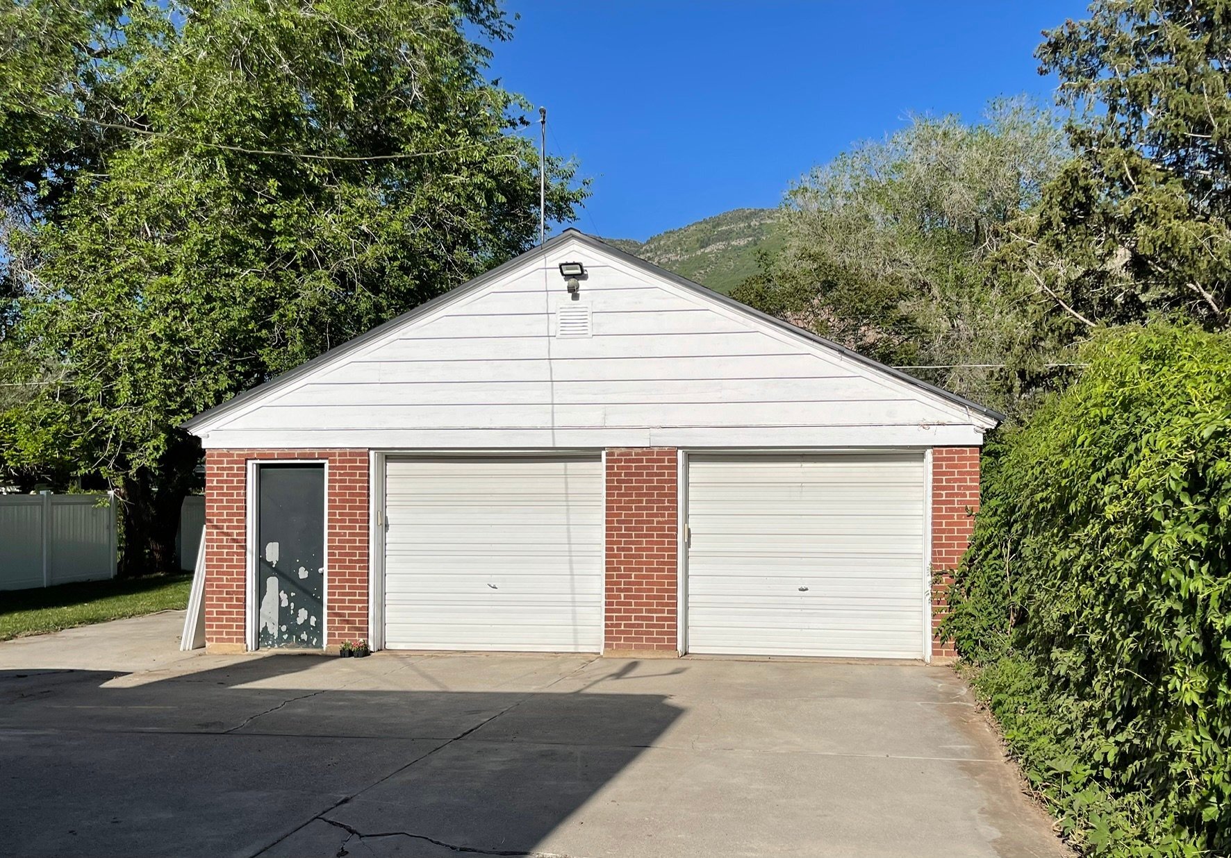 Building Photo - 2356 Tyler Ave
