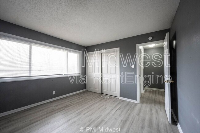 Building Photo - 6056 E 16th St